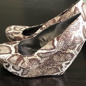 Carlos - Never Worn Rock-Star Wedges